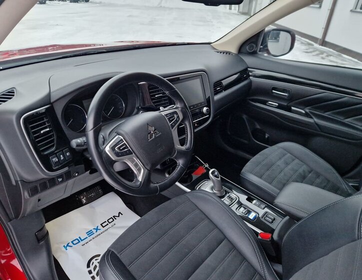 Mitsubishi Outlander SUV 2,4 l 165 kw