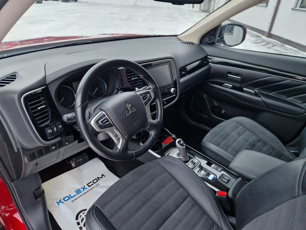 Mitsubishi Outlander SUV 2,4 l 165 kw