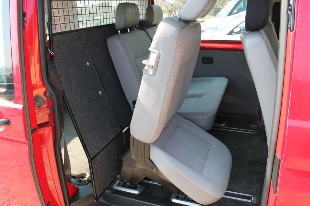 Volkswagen Transporter Kombi 2,5 l 96 kw