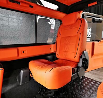 Land Rover Defender 26