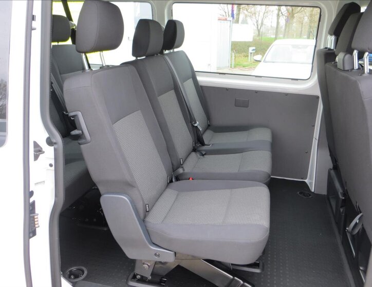 Volkswagen Transporter Kombi 2,0 l 110 kw