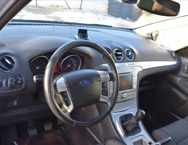 Ford S-MAX MPV 2,0 l 107 kw