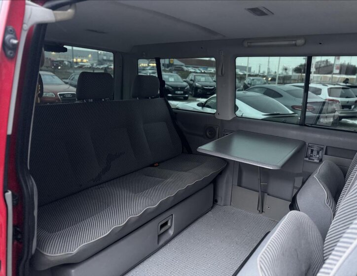 Volkswagen Multivan 16