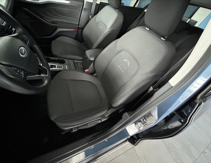 Ford Focus Hatchback 999,0 92 kw