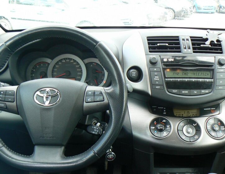 Toyota RAV4 11