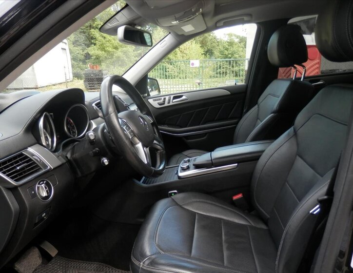 Mercedes-Benz GL SUV / Terénní 4,7 l 320 kw