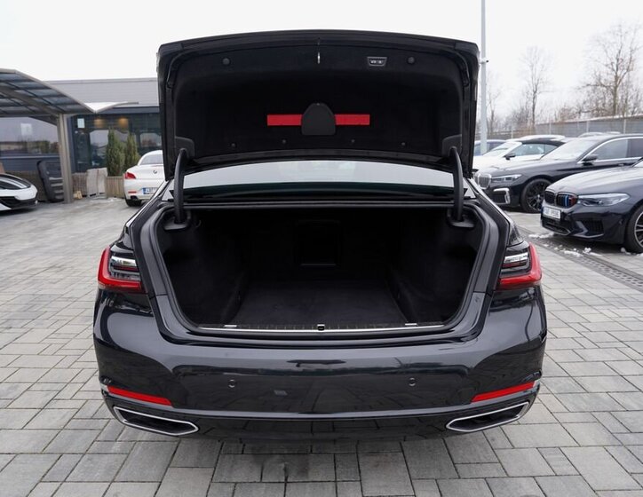 BMW Řada 7 Sedan 3,0 l 210 kw