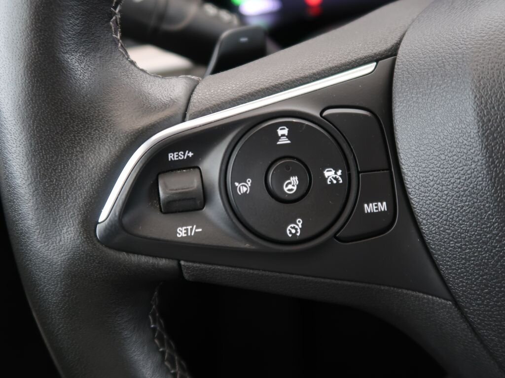 Opel Grandland SUV / Terénní 1,6 l 147 kw