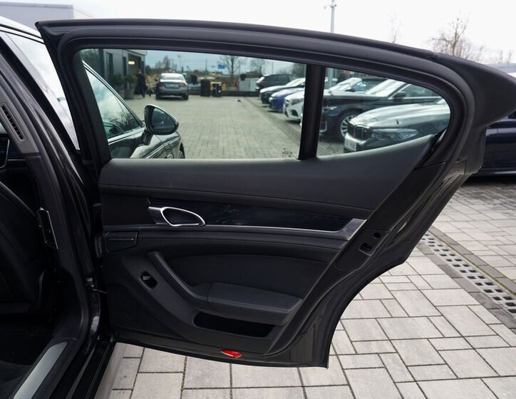 Porsche Panamera Sedan 3,6 l 220 kw
