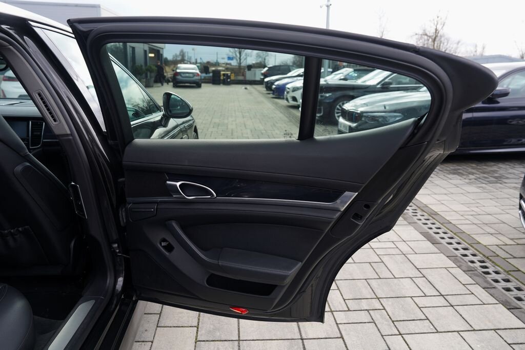 Porsche Panamera Sedan 3,6 l 220 kw