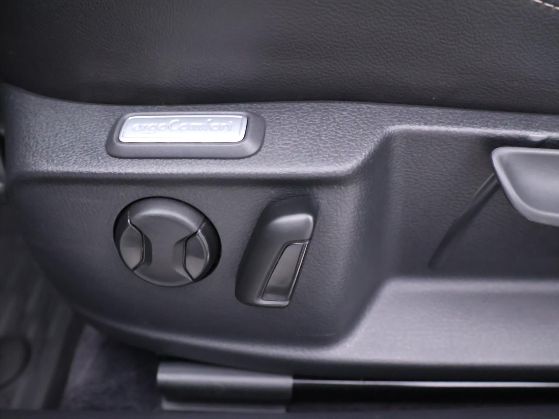 Volkswagen Passat Kombi 2,0 l 140 kw