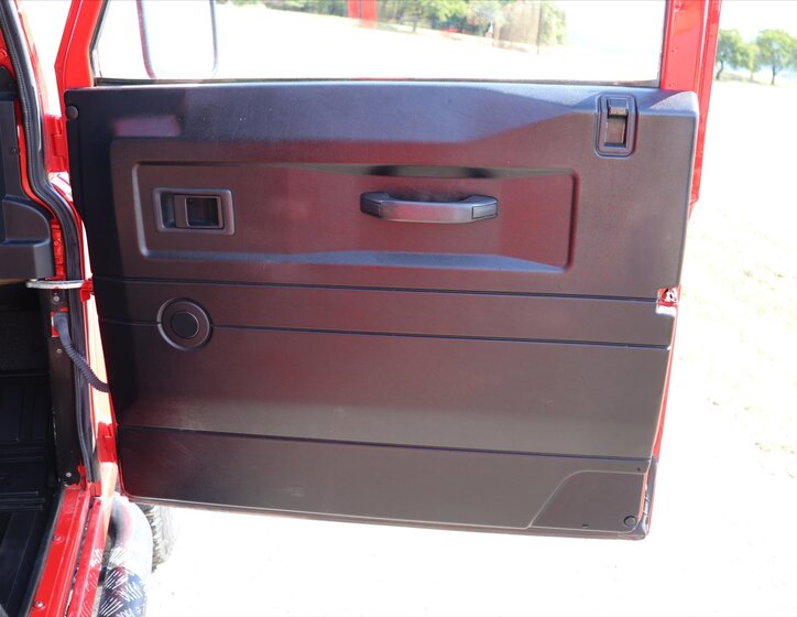 Land Rover Defender SUV / Terénní 2,4 l 90 kw