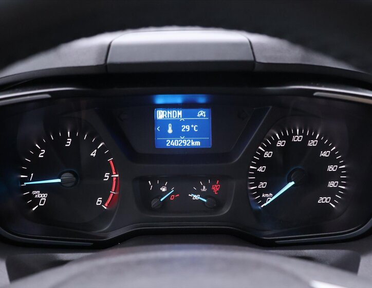 Ford Tourneo Custom 19