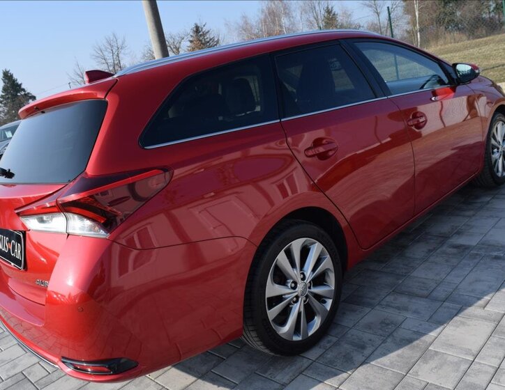 Toyota Auris Kombi 1,2 l 85 kw