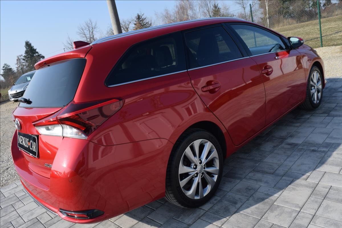 Toyota Auris Kombi 1,2 l 85 kw