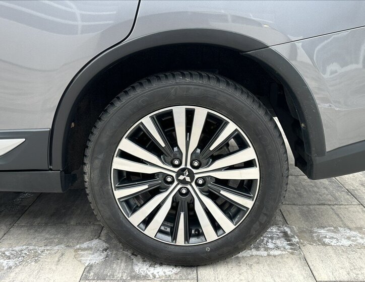 Mitsubishi Outlander SUV 2,0 l 110 kw