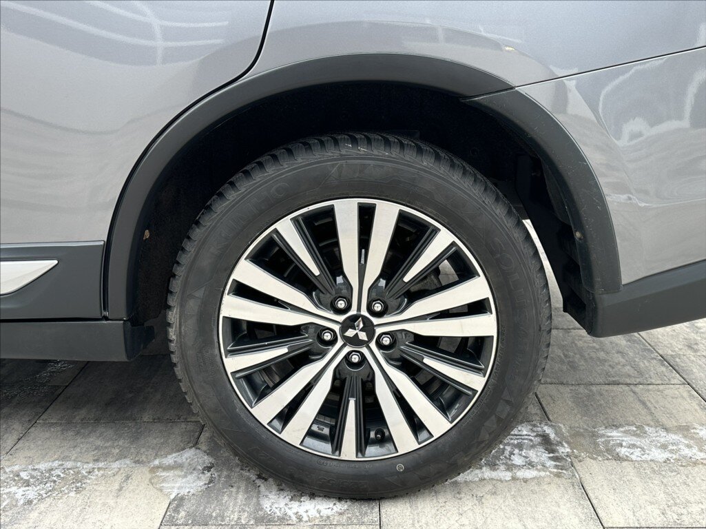 Mitsubishi Outlander SUV 2,0 l 110 kw