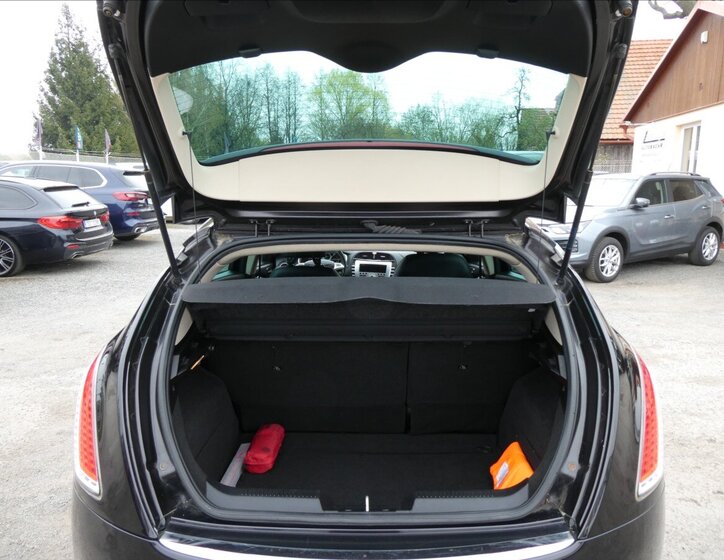 Lancia Delta Hatchback 1,4 l 88 kw