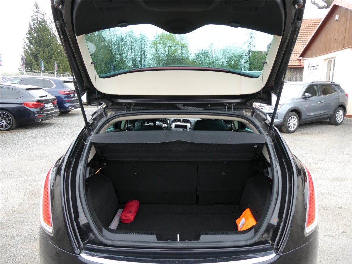 Lancia Delta Hatchback 1,4 l 88 kw