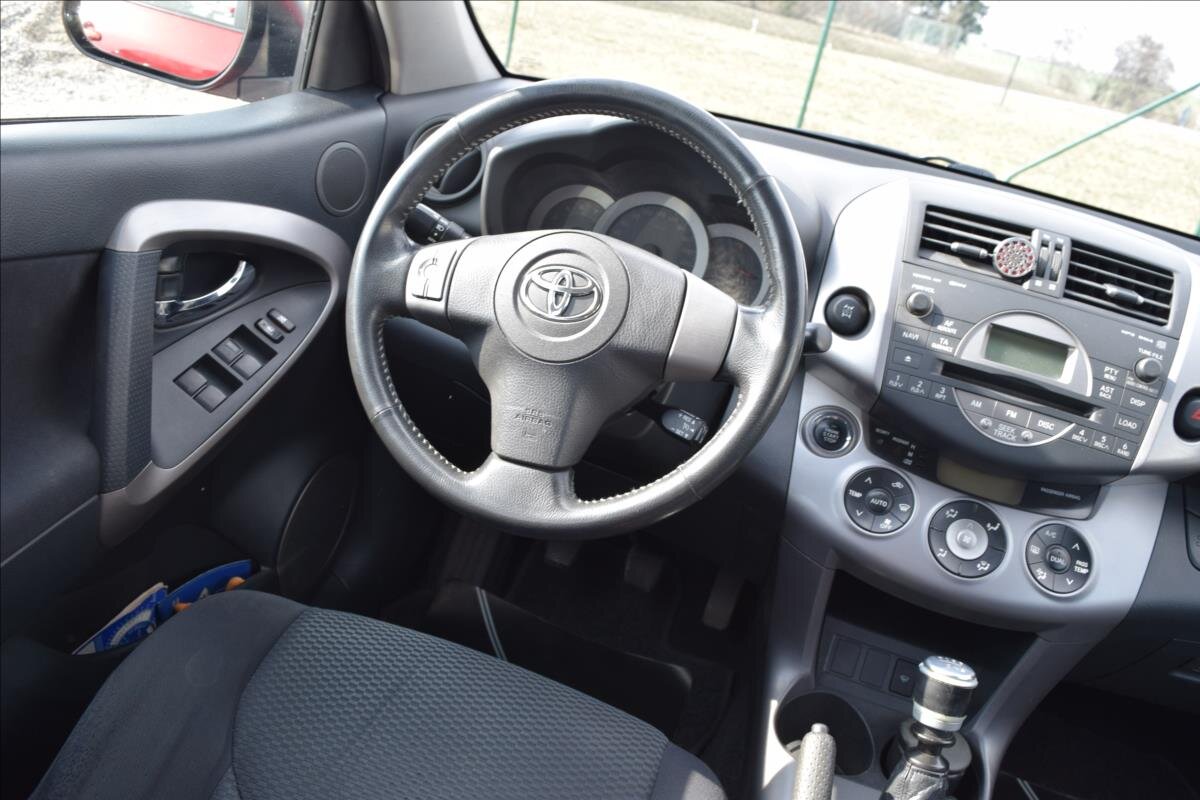 Toyota RAV4 SUV / Terénní 2,2 l 100 kw