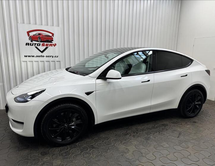 Tesla Model Y 3