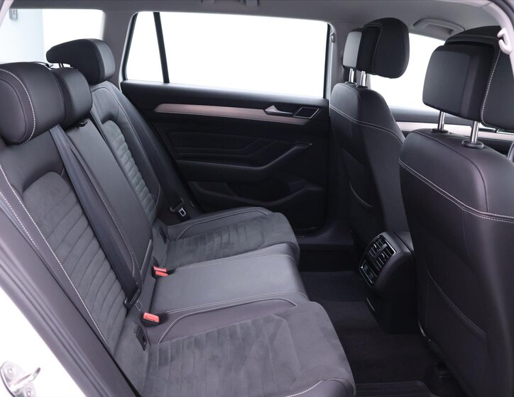 Volkswagen Passat Kombi 2,0 l 206 kw