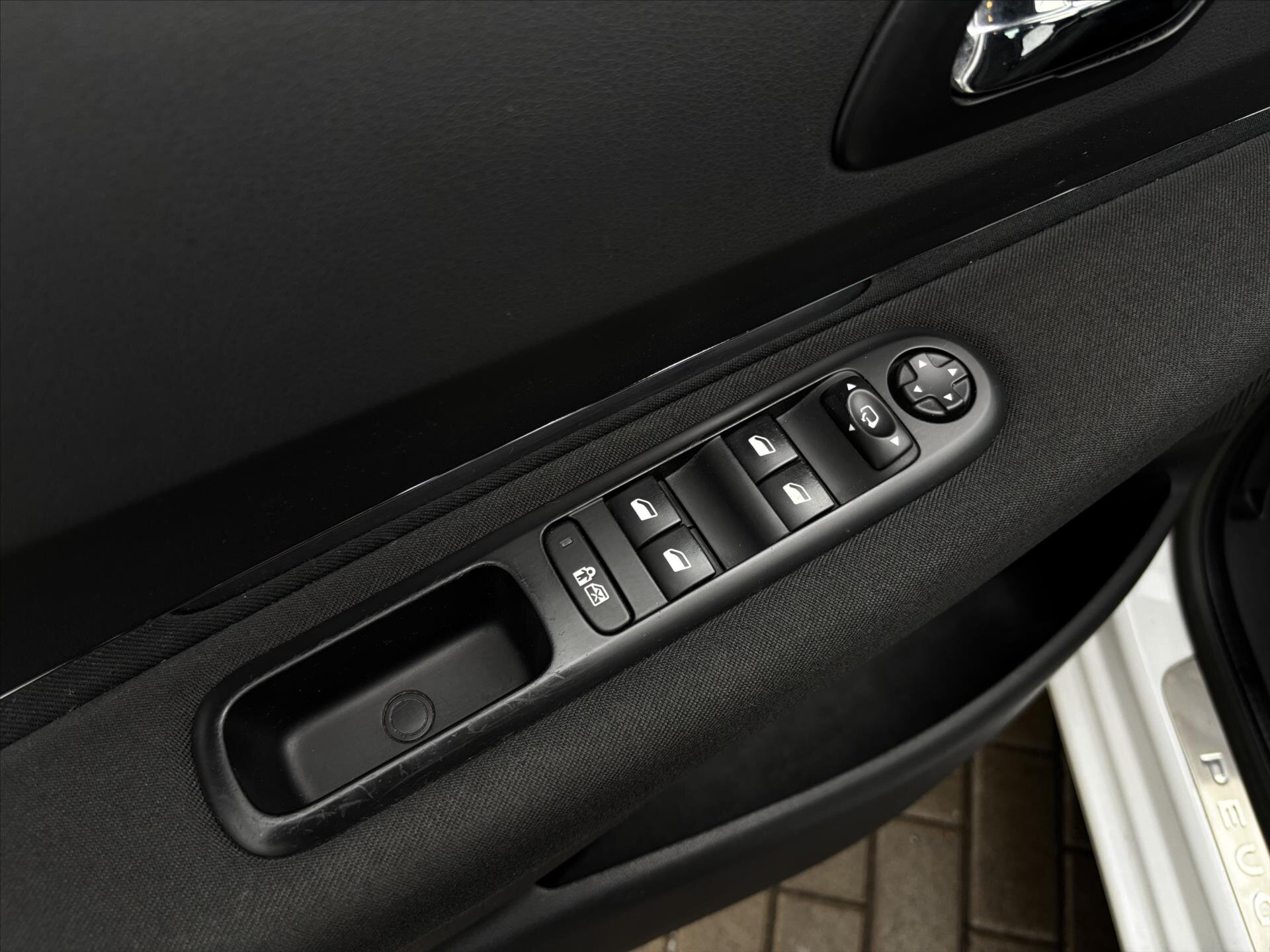 Peugeot 5008 MPV 2,0 l 120 kw