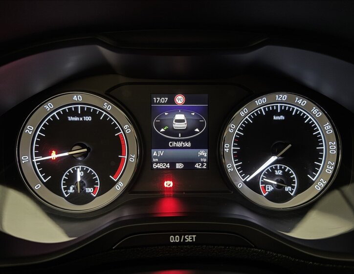 Škoda Karoq SUV / Terénní 1,5 l 110 kw