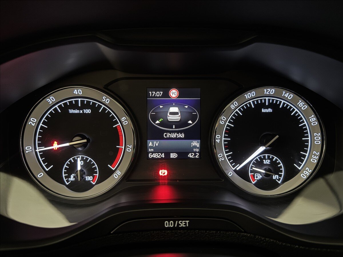 Škoda Karoq SUV / Terénní 1,5 l 110 kw