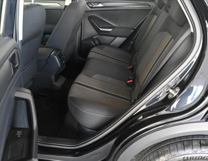 Volkswagen T-Roc 10