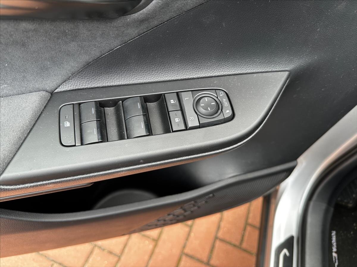 Toyota C-HR Hatchback 2,0 l 111 kw