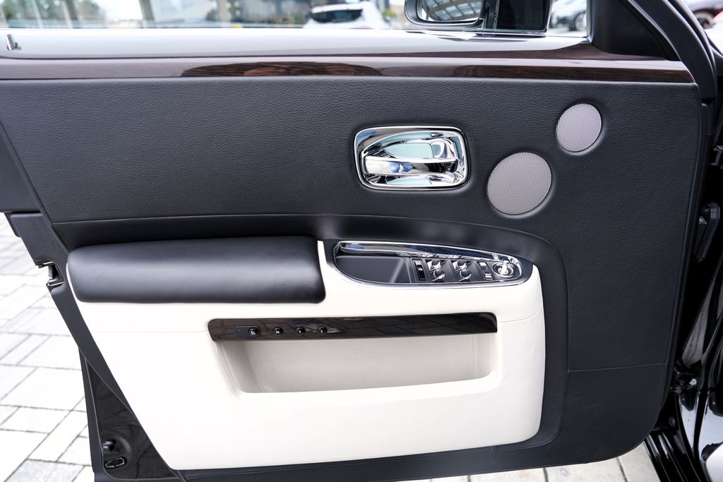 Rolls-Royce Ghost Sedan 6,6 l 420 kw