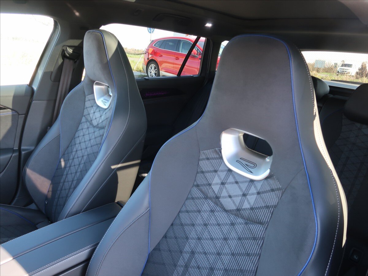 Volkswagen Passat Kombi 1,5 l 130 kw