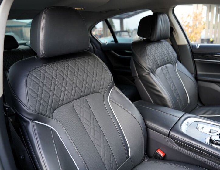 BMW Řada 7 Sedan / Limuzína 4,4 l 390 kw