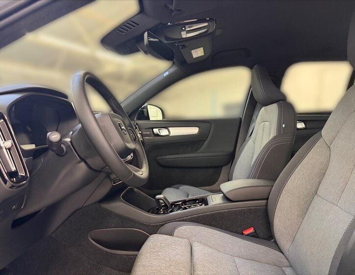 Volvo XC40 SUV / Terénní 2,0 l 120 kw