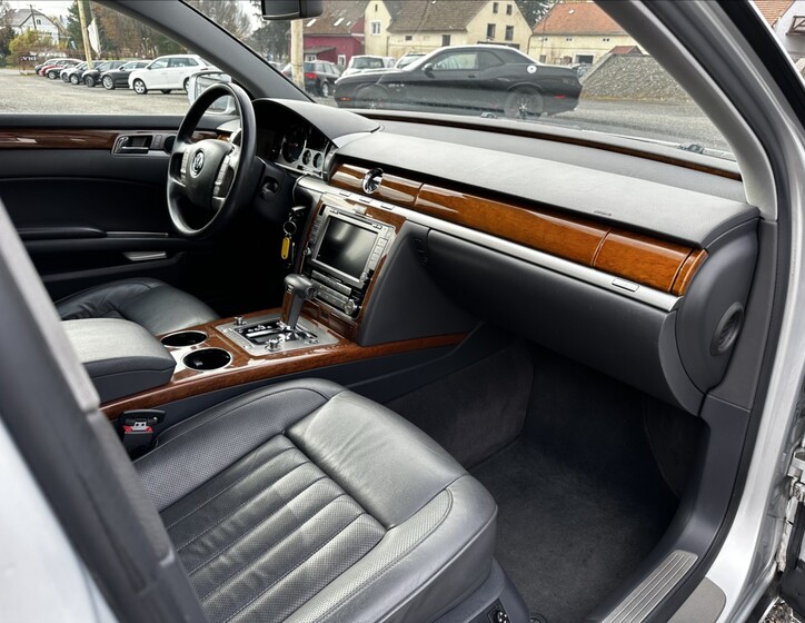 Volkswagen Phaeton 21