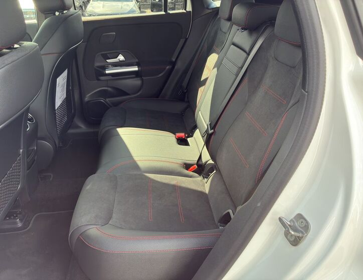 Mercedes-Benz EQA 14