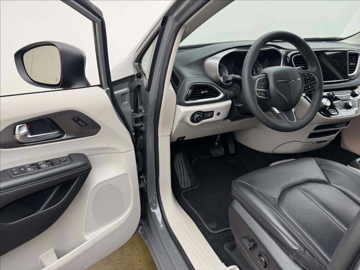 Chrysler Pacifica MPV 3,6 l 214 kw