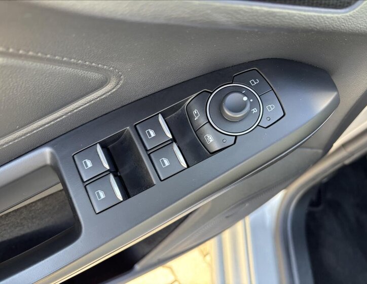 Ford Focus Kombi 999,0 92 kw