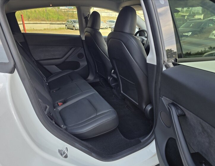 Tesla Model Y SUV / Terénní 0,0 378 kw