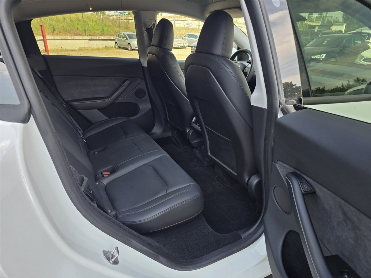 Tesla Model Y SUV / Terénní 0,0 378 kw
