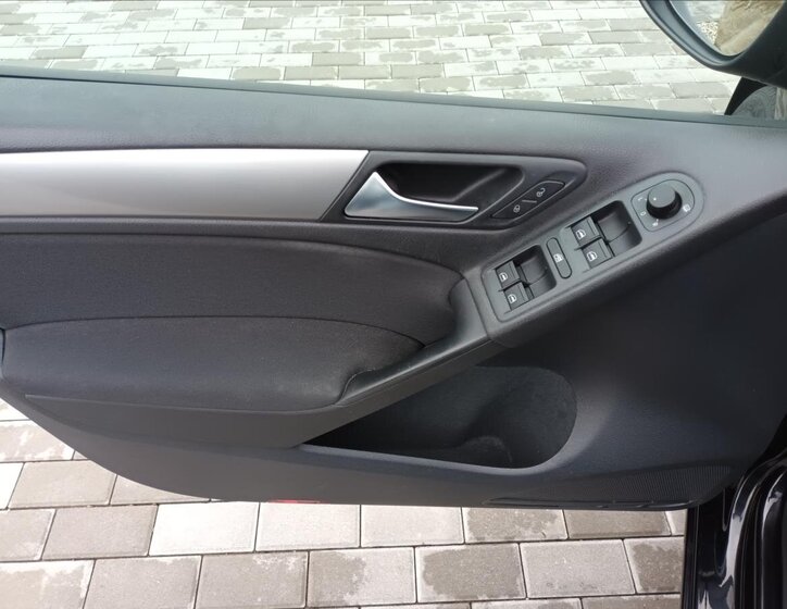 Volkswagen Golf Hatchback 1,2 l 77 kw