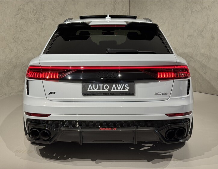 Audi RS Q8 11