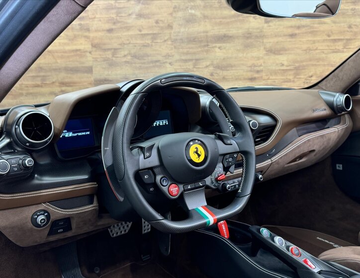 Ferrari F8 Kabriolet 3,9 l 530 kw