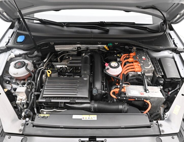 Volkswagen Passat Sedan / Limuzína 1,4 l 115 kw