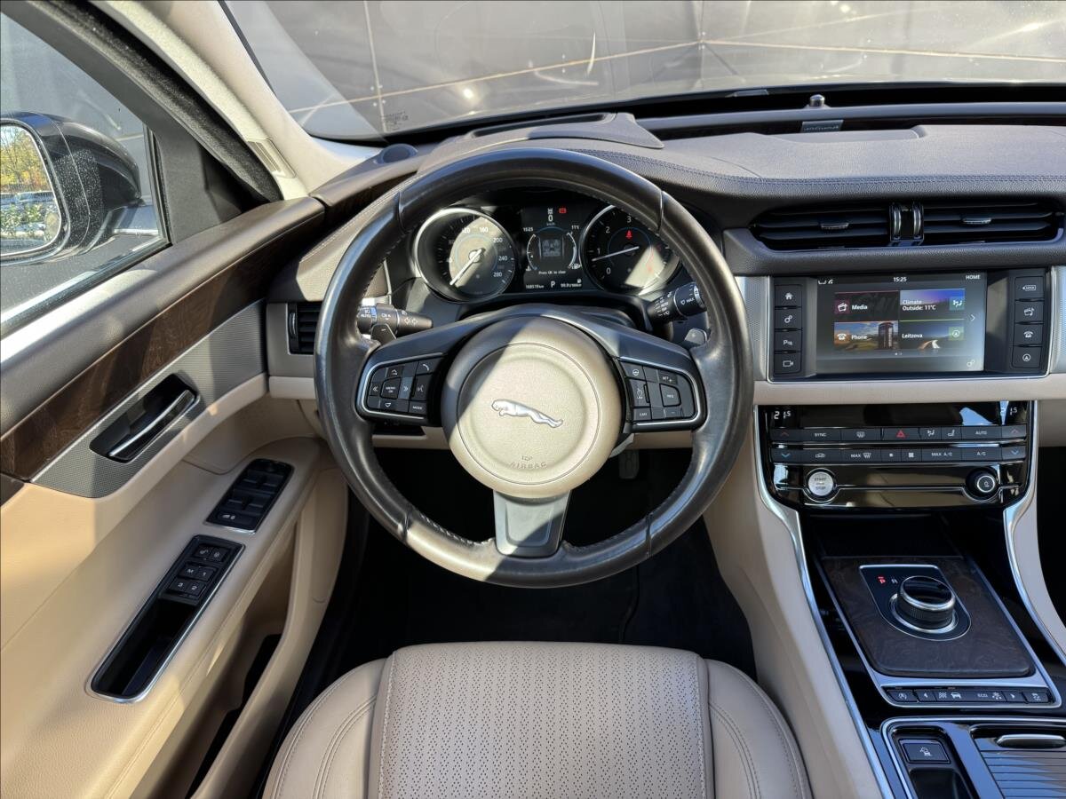 Jaguar XF Sedan / Limuzína 2,0 l 132 kw