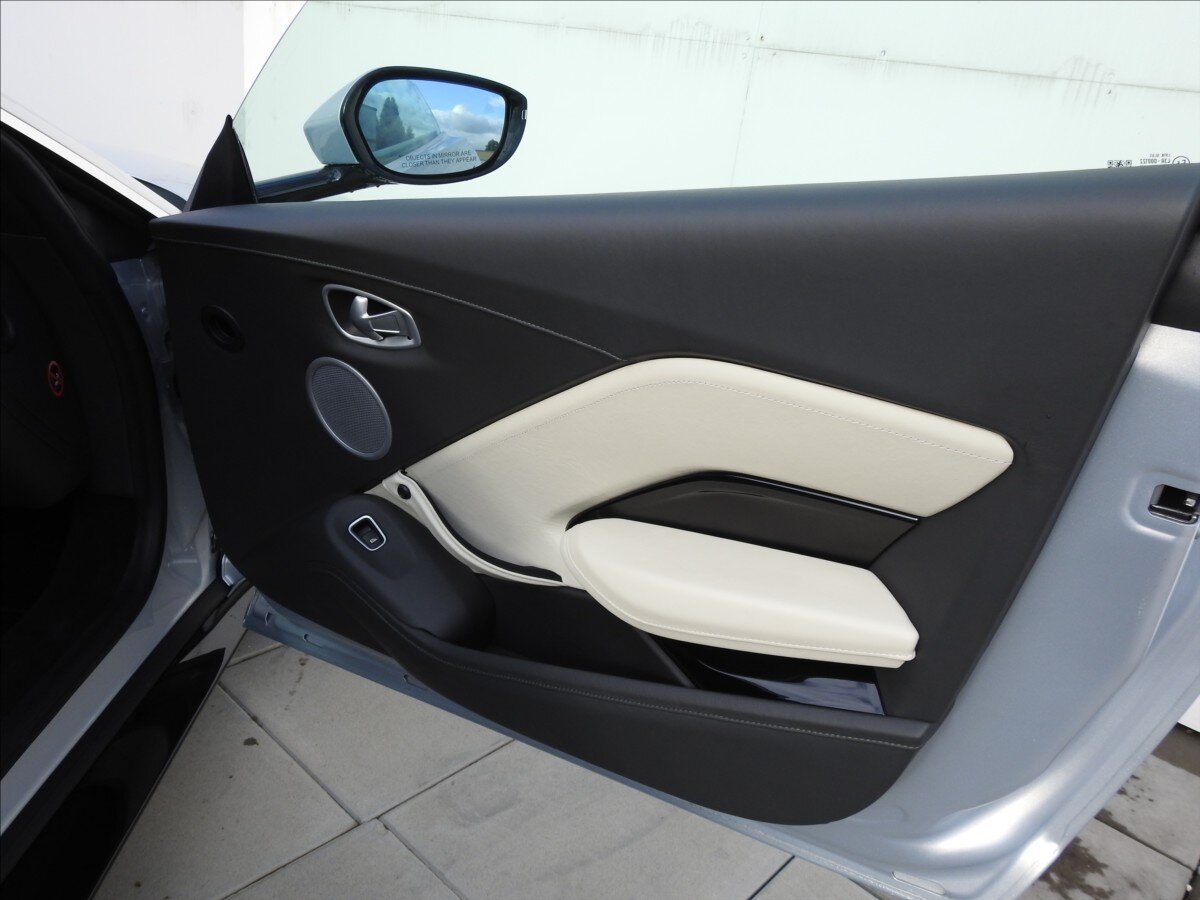 Aston Martin Vantage Kupé 4,0 l 375 kw