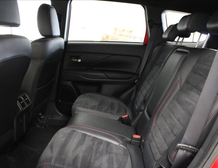 Mitsubishi Outlander 14