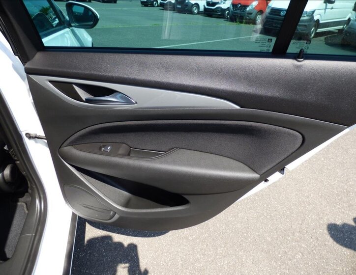 Opel Insignia Hatchback 2,0 l 125 kw