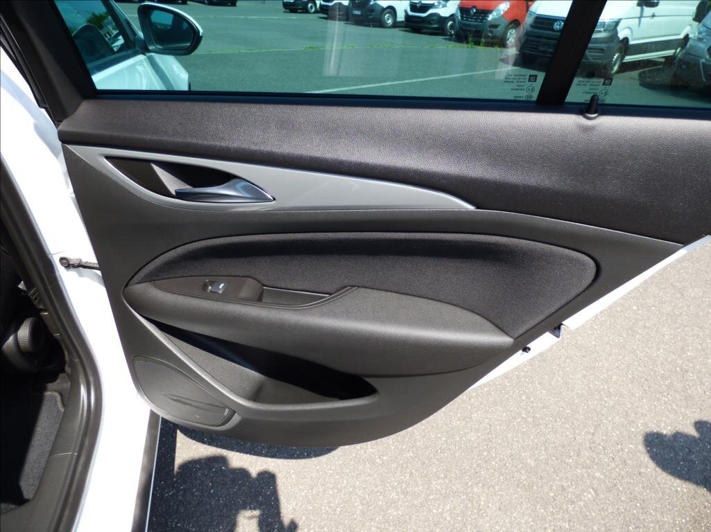 Opel Insignia Hatchback 2,0 l 125 kw